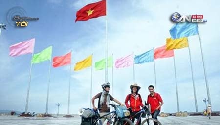 Hình ảnh Chàng trai đưa thư xuyên Việt bằng… xe đạp số 2
